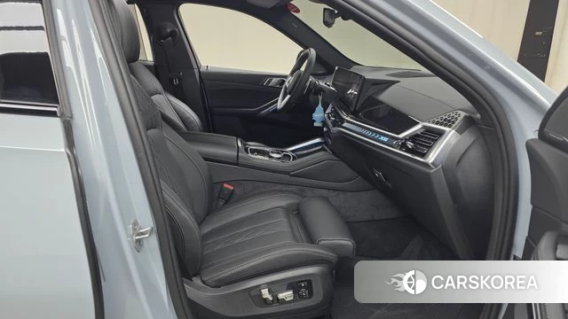 BMW X6 (G06) 2025 Серебристо-серый из Кореи, фото 2