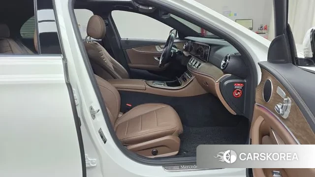 Mercedes-Benz E-Class W213 2022 Белый из Кореи, фото 2