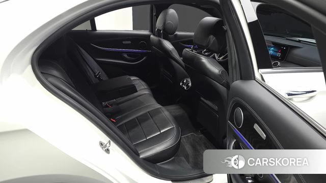 Mercedes-Benz E-Class W213 2022 Белый из Кореи, фото 2