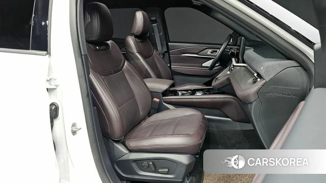 Ford Explorer 6th Generation 2025 Белый из Кореи, фото 2