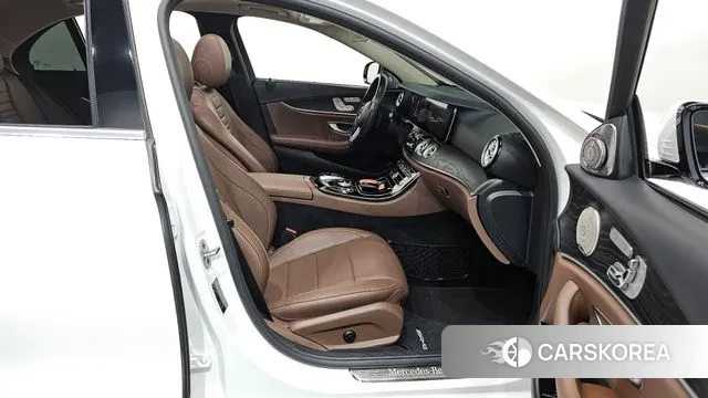 Mercedes-Benz E-Class W213 2020 Белый из Кореи, фото 2