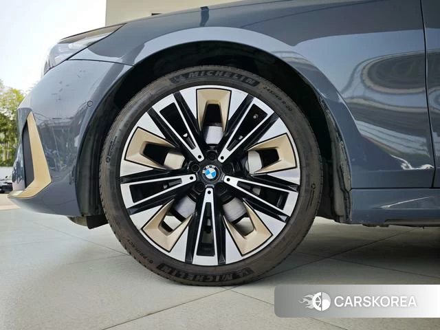 BMW 5 series 2024 Синий из Китая, фото 2