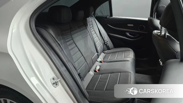 Mercedes-Benz E-Class W213 2021 Белый из Кореи, фото 2