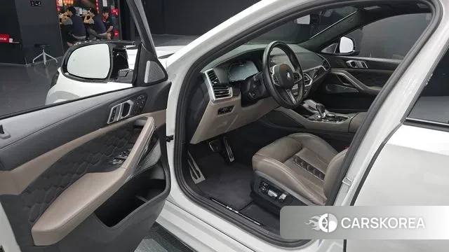 BMW X6M (G06) 2023 Белый из Кореи, фото 2