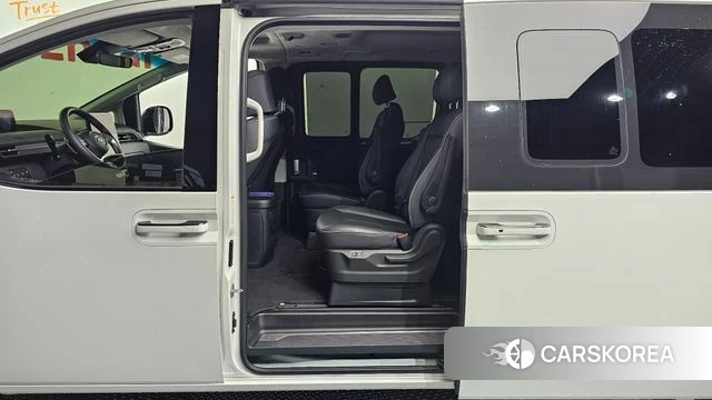 Hyundai Staria 2023 Белый из Кореи, фото 2