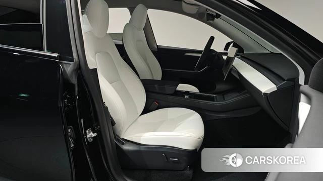 Tesla Model Y 2025 Черный из Кореи, фото 2