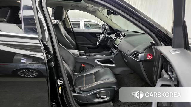 Jaguar F-PACE 2019 Черный из Кореи, фото 2