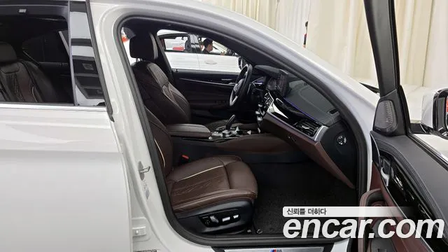 BMW 5 Series (G30) 2023 Белый из Кореи, фото 2