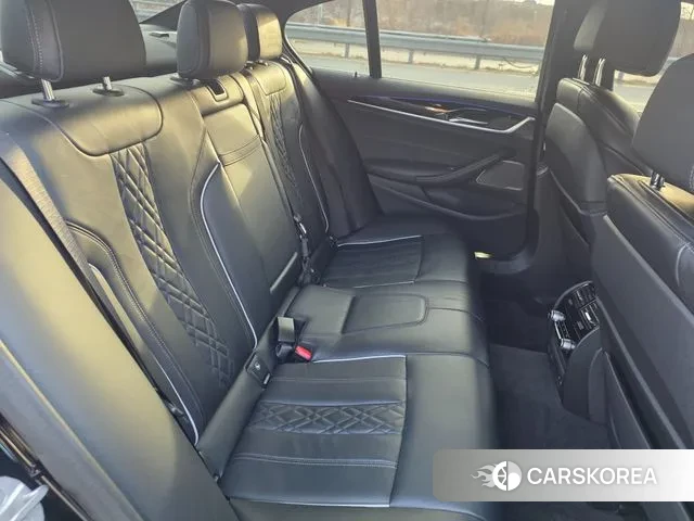 BMW 5 Series (G30) 2021 Черный из Кореи, фото 2