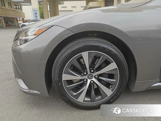 Lexus LS 2022 Серебристо-серый из Китая, фото 2