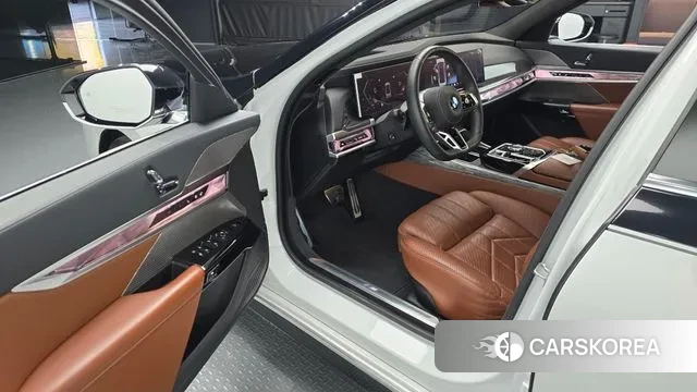 BMW 7 Series (G70) 2024 Белый из Кореи, фото 2