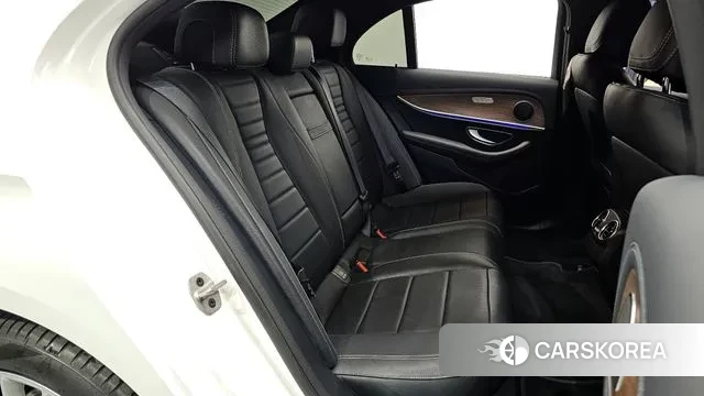 Mercedes-Benz E-Class W213 2021 Белый из Кореи, фото 2