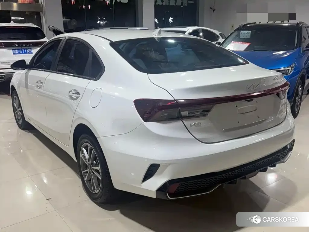 Kia K3 2023 Белый из Китая, фото 2