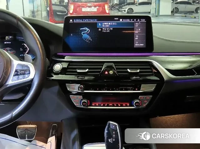 BMW 5 Series (G30) 2022 Белый из Кореи, фото 2