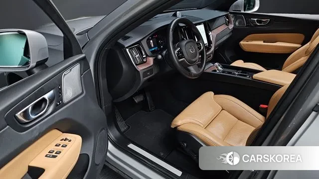 Volvo XC60 second Generation 2023 Серебристо-серый из Кореи, фото 2