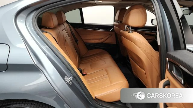 BMW 5 Series (G30) 2018 Серебристо-серый из Кореи, фото 2