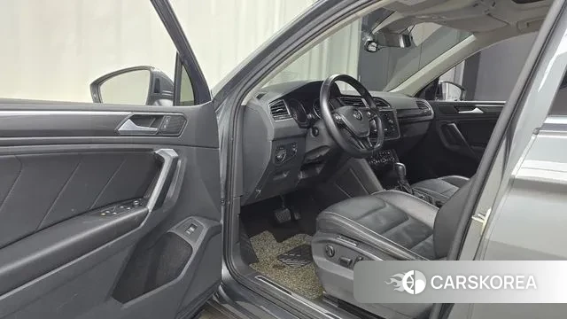 Volkswagen Tiguan second Generation 2019 Серый из Кореи, фото 2