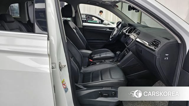 Volkswagen Tiguan second Generation 2019 Белый из Кореи, фото 2