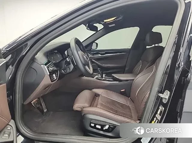 BMW 5 Series (G30) 2022 Черный из Кореи, фото 2