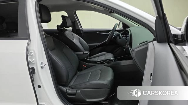 Kia Di Ol Nu Niro 2024 Белый из Кореи, фото 2