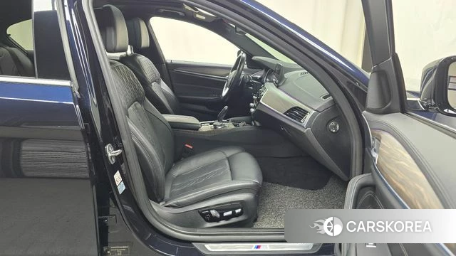 BMW 5 Series (G30) 2018 Черный из Кореи, фото 2