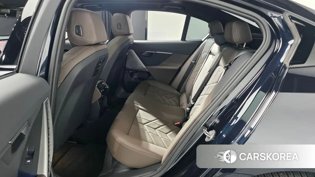 BMW 5 Series (G60) 2024 Черный из Кореи, фото 2