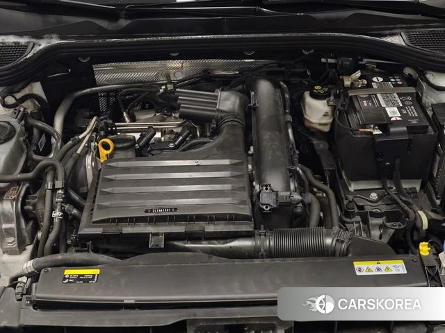 Volkswagen Golf 2024 Белый из Китая, фото 2