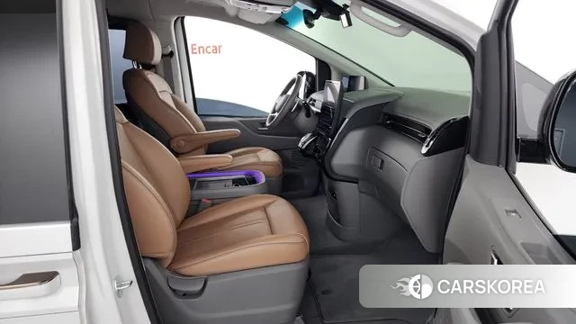 Hyundai Staria 2023 Белый из Кореи, фото 2