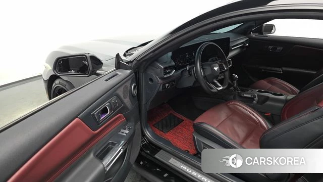Ford Mustang 7th Generation 2024 Черный из Кореи, фото 2
