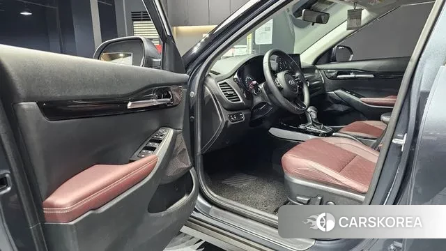 Kia Seltos 2021 Серый из Кореи, фото 2