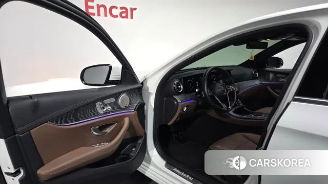 Mercedes-Benz E-Class W213 2022 Белый из Кореи, фото 2