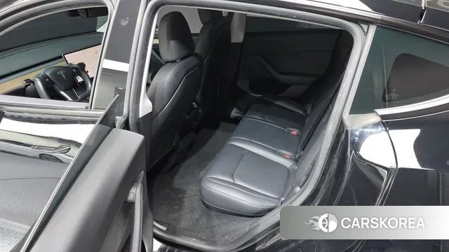 Tesla Model Y 2023 Черный из Кореи, фото 2