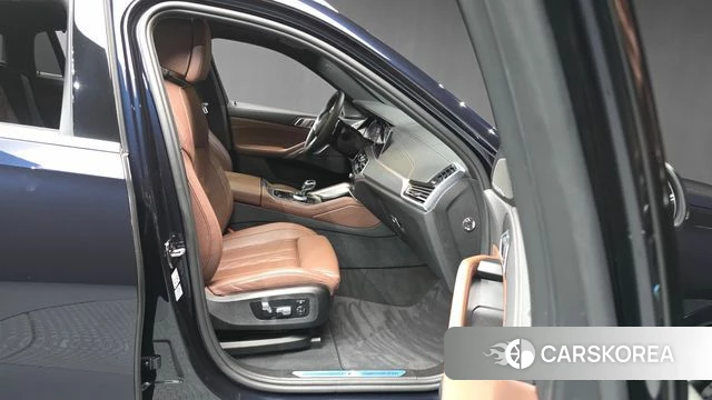 BMW X6 (G06) 2023 Черный из Кореи, фото 2