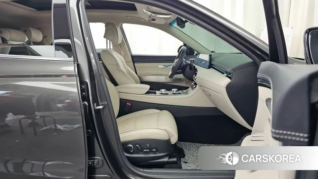 Genesis GV70 2024 Серый из Кореи, фото 2