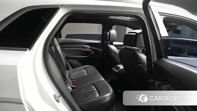 Audi e-Tron 2020 Белый из Кореи, фото 2