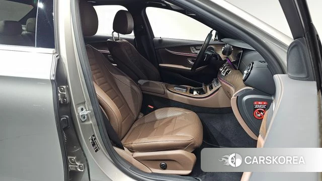 Mercedes-Benz E-Class W213 2021 Песочный из Кореи, фото 2