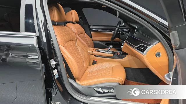 BMW 7 Series (G11) 2019 Черный из Кореи, фото 2