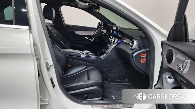 Mercedes-Benz C-Class W205 2021 Белый из Кореи, фото 2