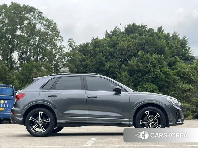 Audi Q3 2021 Темно-серый из Китая, фото 2