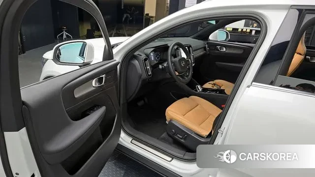 Volvo XC40 2022 Белый из Кореи, фото 2