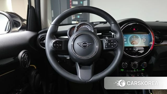 Mini Cooper 2022 Жемчужный цвет из Кореи, фото 2