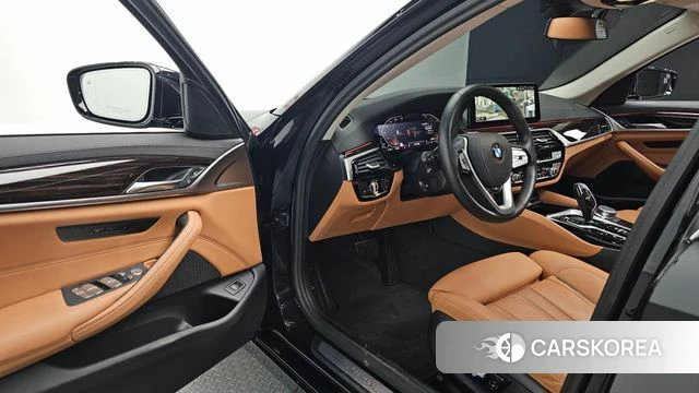 BMW 5 Series (G30) 2023 Черный из Кореи, фото 2