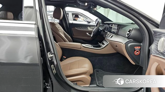 Mercedes-Benz E-Class W213 2023 Серый из Кореи, фото 2