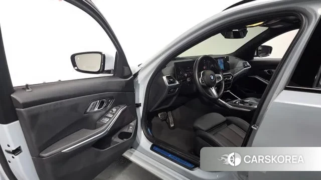 BMW 3 Series (G20) 2023 Серебристо-серый из Кореи, фото 2