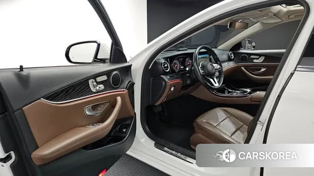 Mercedes-Benz E-Class W213 2020 Белый из Кореи, фото 2