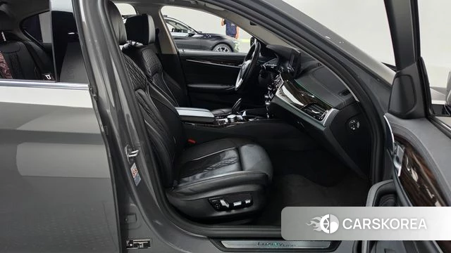BMW 5 Series (G30) 2022 Цвет тростника из Кореи, фото 2