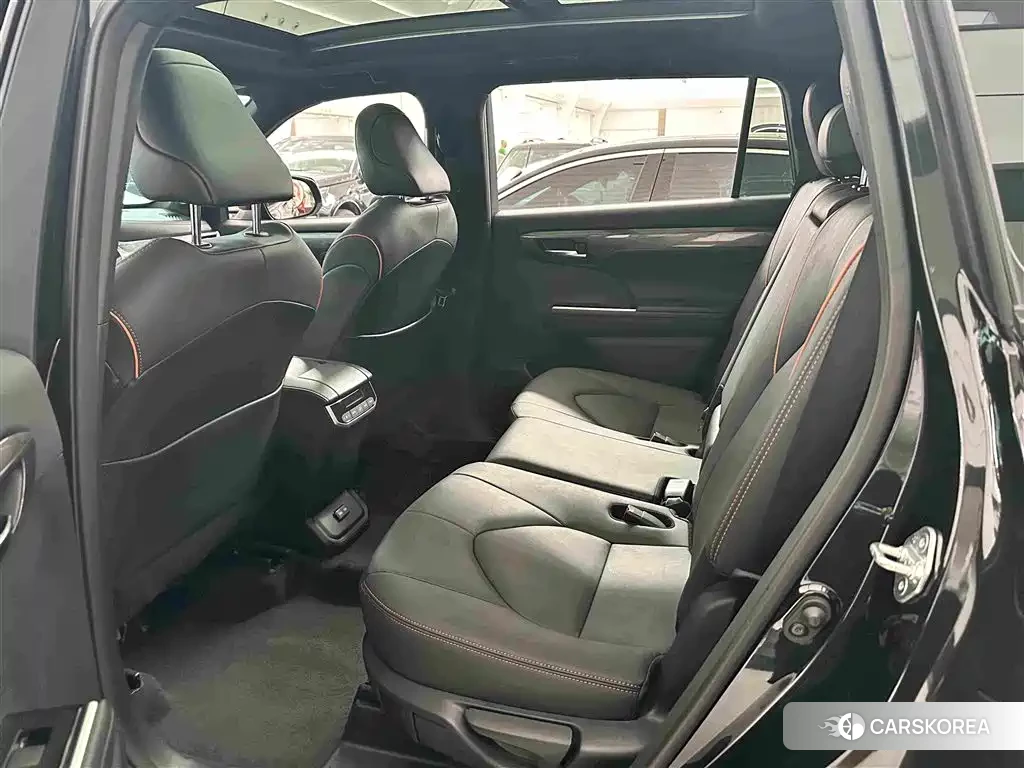 Toyota Crown 2024 Черный из Китая, фото 2