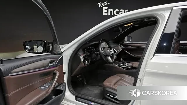BMW 5 Series (G30) 2020 Белый из Кореи, фото 2