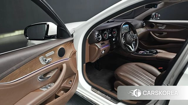 Mercedes-Benz E-Class W213 2019 Белый из Кореи, фото 2