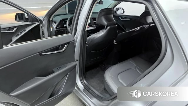 Kia Di Ol Nu Niro 2022 Серебристо-серый из Кореи, фото 2